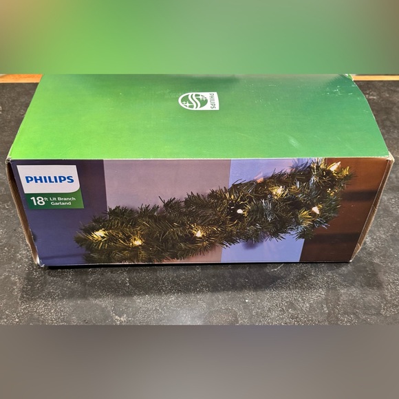 Philips 18ft Prelit Artificial Pine Garland (Clear Lights) - Picture 4 of 7